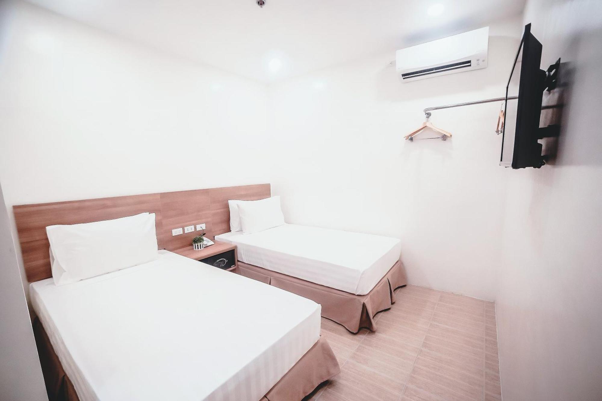 Trip Inn Near Airport Or City Center Legazpi Exterior foto